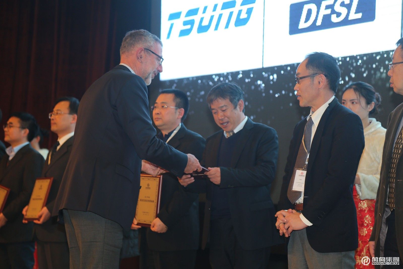 15151381683126327R6w.jpg 20180105通达获东风年度优秀供应商.jpg